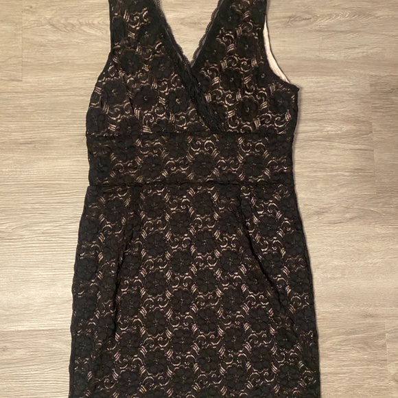 Lace Dress - Picture 2 of 3